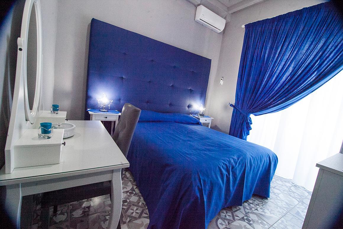 Luxury Bed & Breakfast เนเปิลส์ ภายนอก รูปภาพ